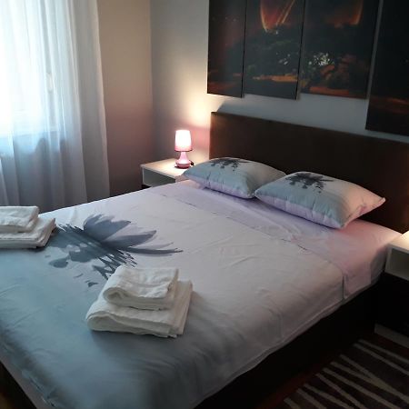 Apartment Azzuro 2 Νόβι Σαντ Εξωτερικό φωτογραφία