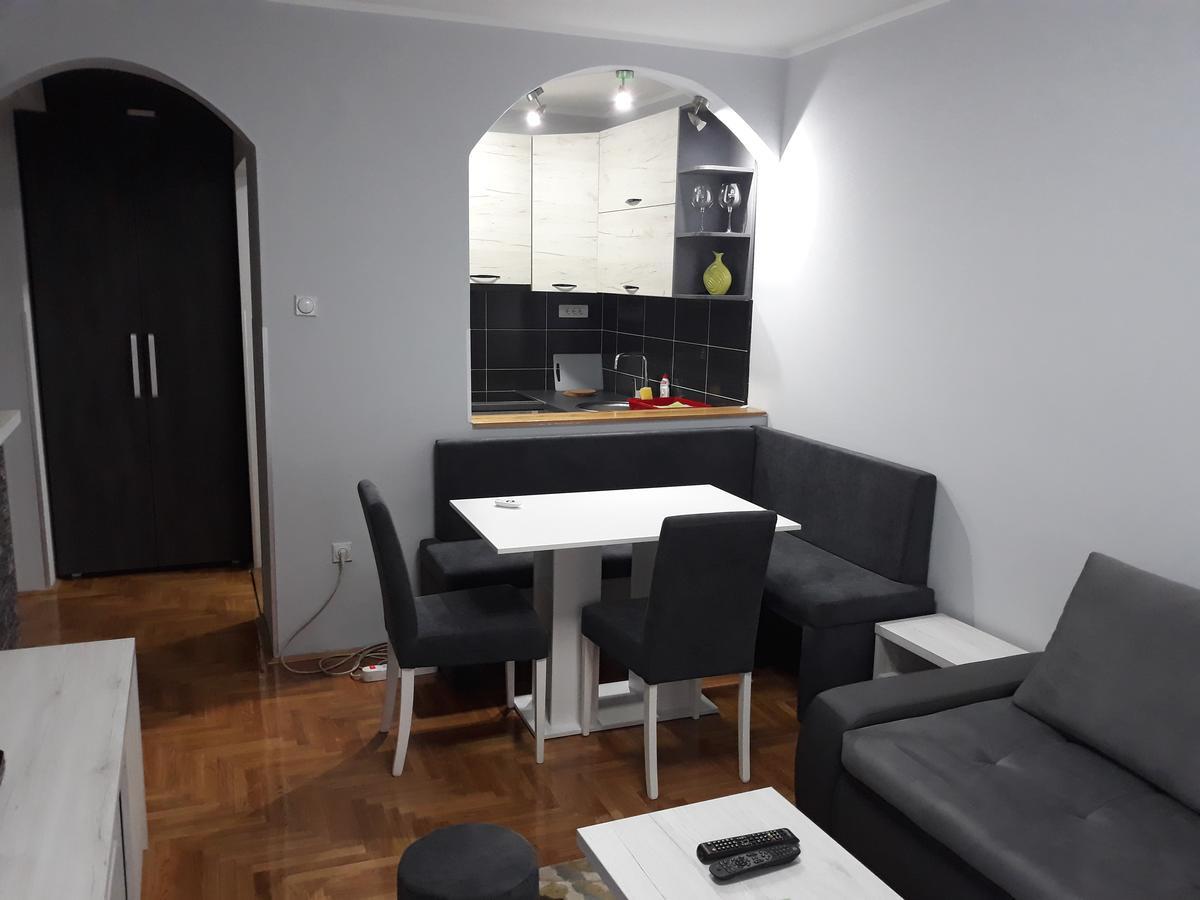 Apartment Azzuro 2 Νόβι Σαντ Εξωτερικό φωτογραφία